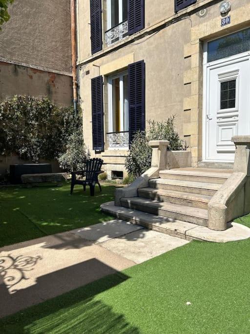 Tres Grand Appartement Ancien Avec Petit Jardin Nevers Exterior photo